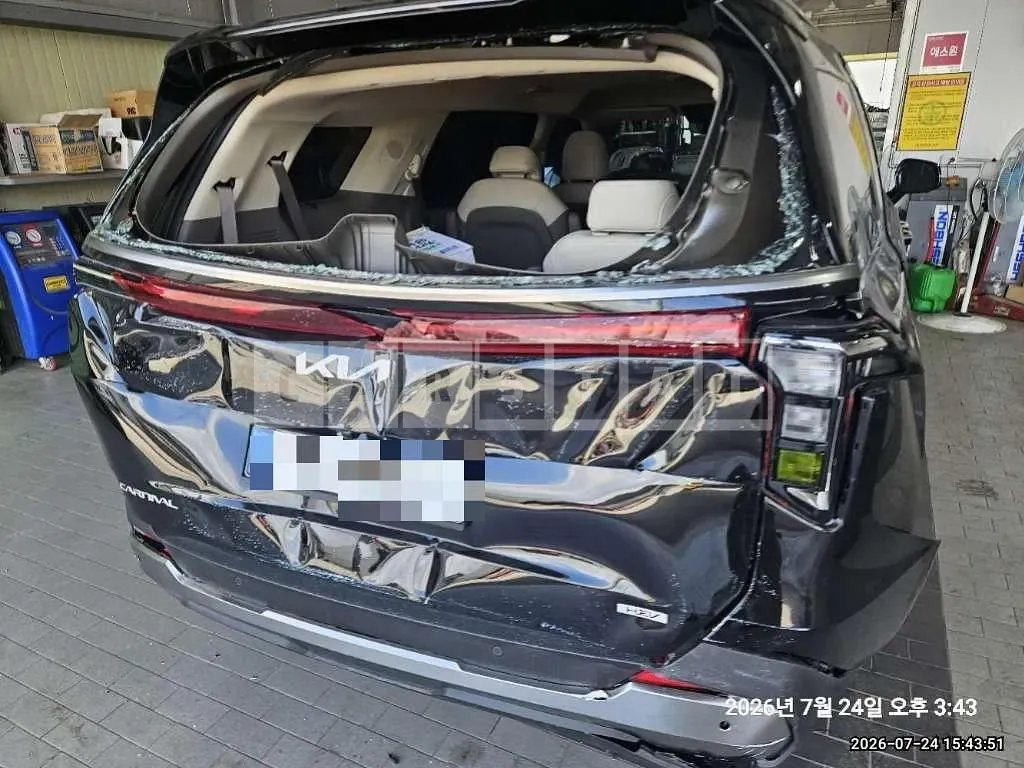 Photo 2 of 19: 2026 Kia Carnival Hybrid — Korean insurance auction