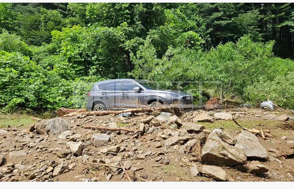 Photo 3 of 3: 2018 Hyundai Santa Fe TM — Korean insurance auction