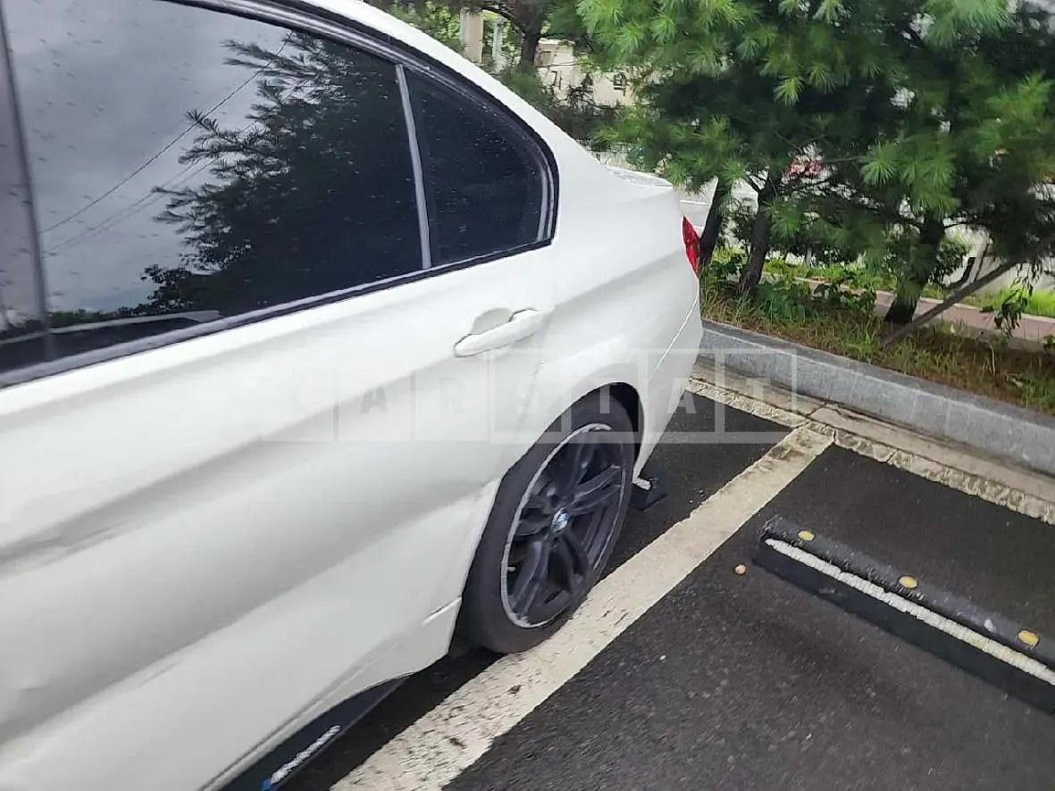 Photo 2 of 22: 2017 BMW 320d, VIN WBA8C5108HA068751 — Korean insurance auction