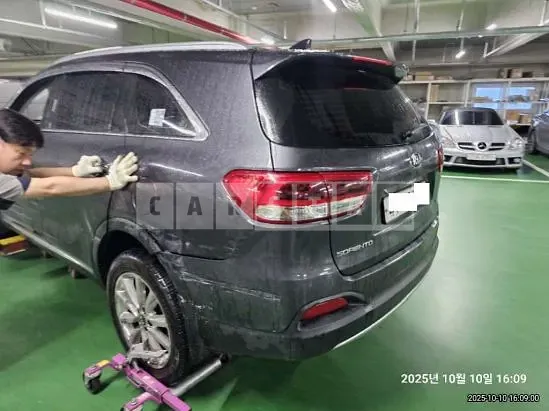 Photo 2 of 41: 2017 Kia Sorento, VIN KNAPS81ABHA274036 — Korean insurance auction