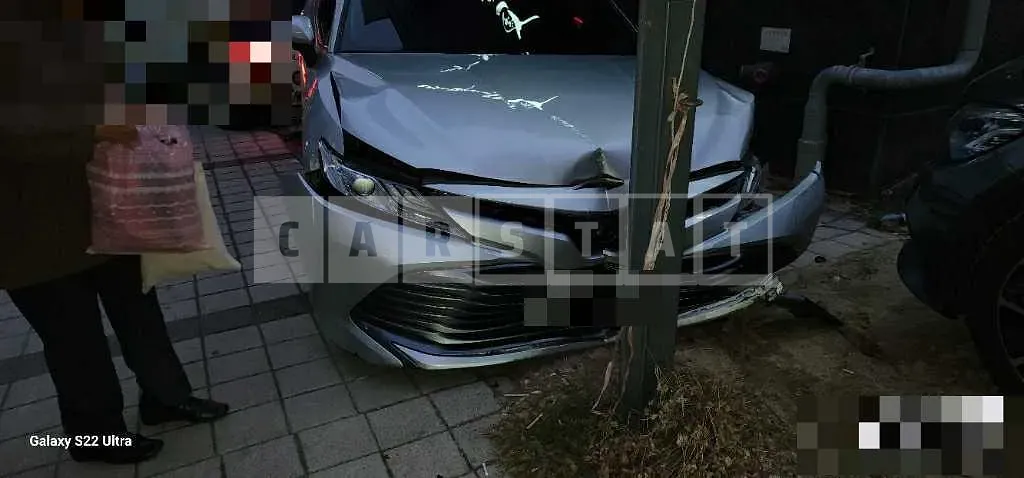 Photo 2 of 5: 2018 Toyota Camry Hybrid — Korean insurance auction