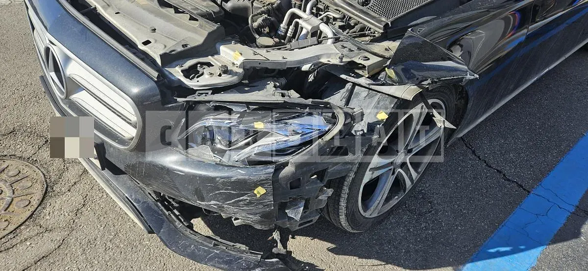 Photo 2 of 4: 2016 Mercedes-Benz E300 — Korean insurance auction