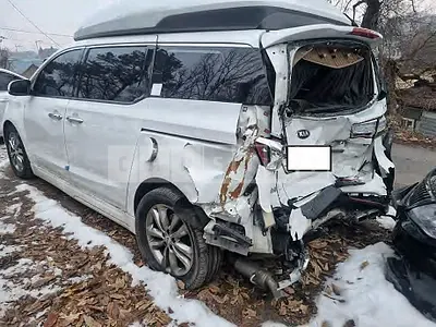 Photo 1 of 15: 2016 Kia Carnival High Limousine, VIN KNAME81ABGS239357 — Korean insurance auction