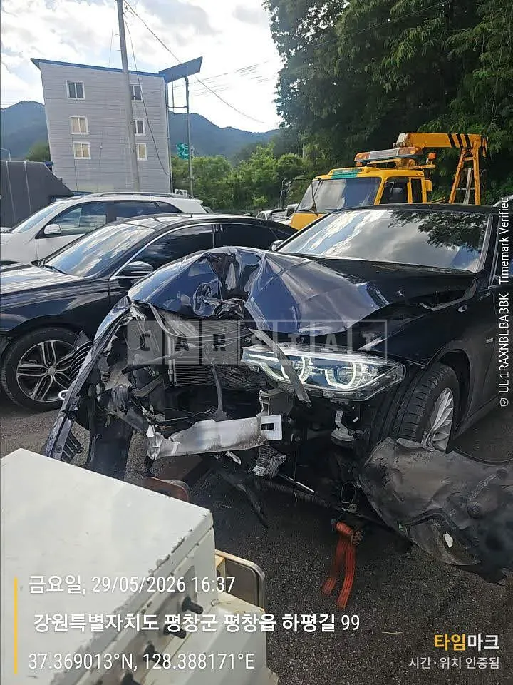 Photo 2 of 13: 2017 BMW 320i, VIN WBA8A9109HK882429 — Korean insurance auction