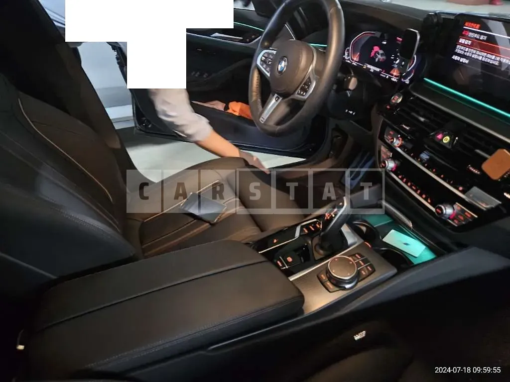 Photo 2 of 18: 2023 BMW 520i — Korean insurance auction