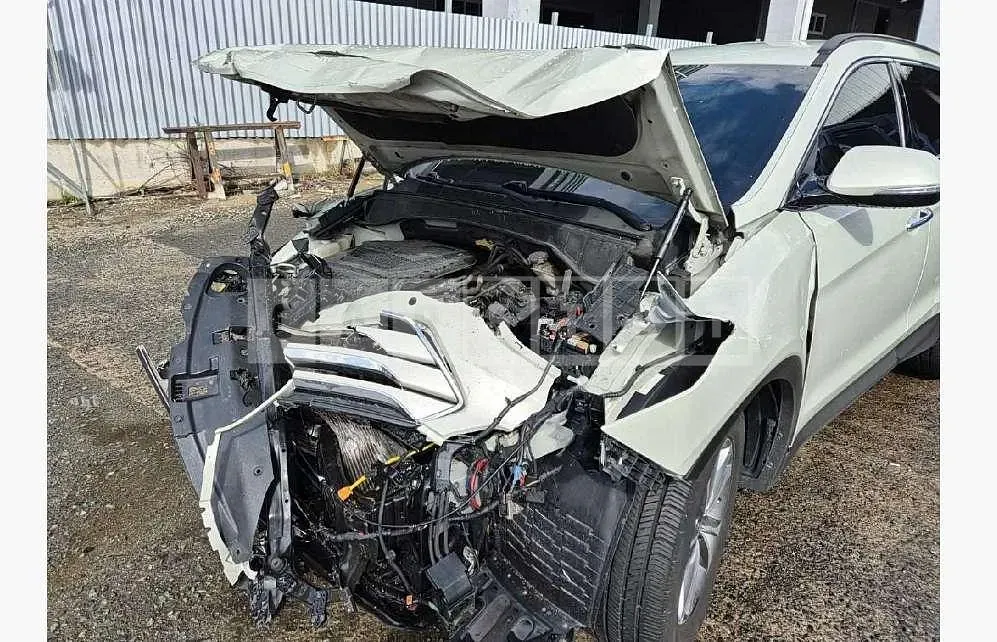 Photo 2 of 15: 2015 Hyundai Santa Fe DM, VIN KMHSW81UBFU458748 — Korean insurance auction