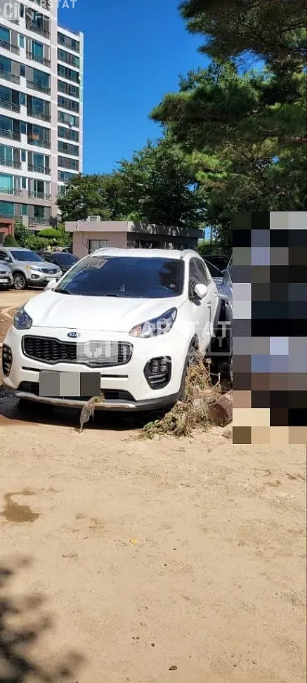 Photo 3 of 3: 2016 Kia Suksportage 1.7 — Korean insurance auction