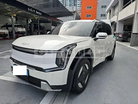 Photo 2 of 29: 2024 Kia EV9, VIN KNAAD811FRS004204 — Korean insurance auction