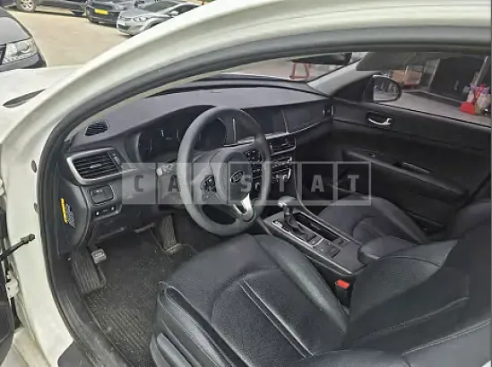 Photo 2 of 17: 2018 Kia K5 — Korean insurance auction