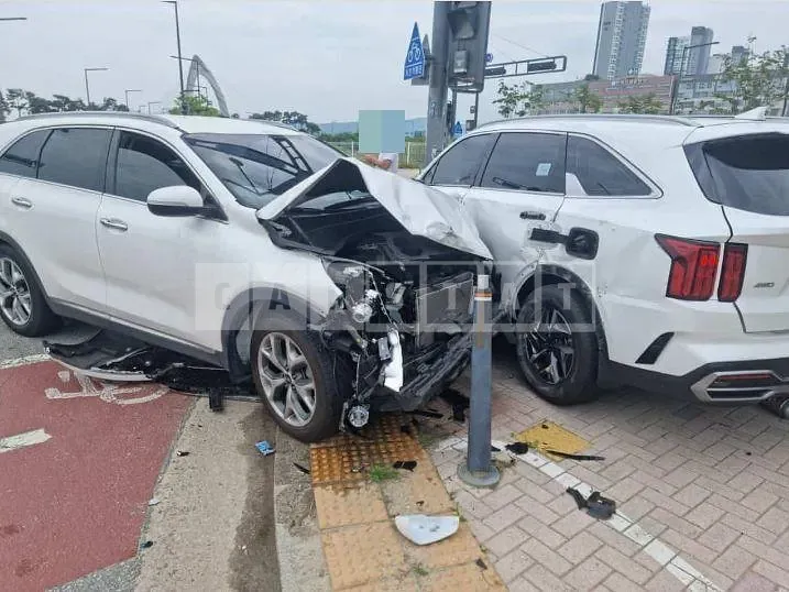 Photo 2 of 7: 2015 Kia Sorento, VIN KNAPS81ABFA050330 — Korean insurance auction