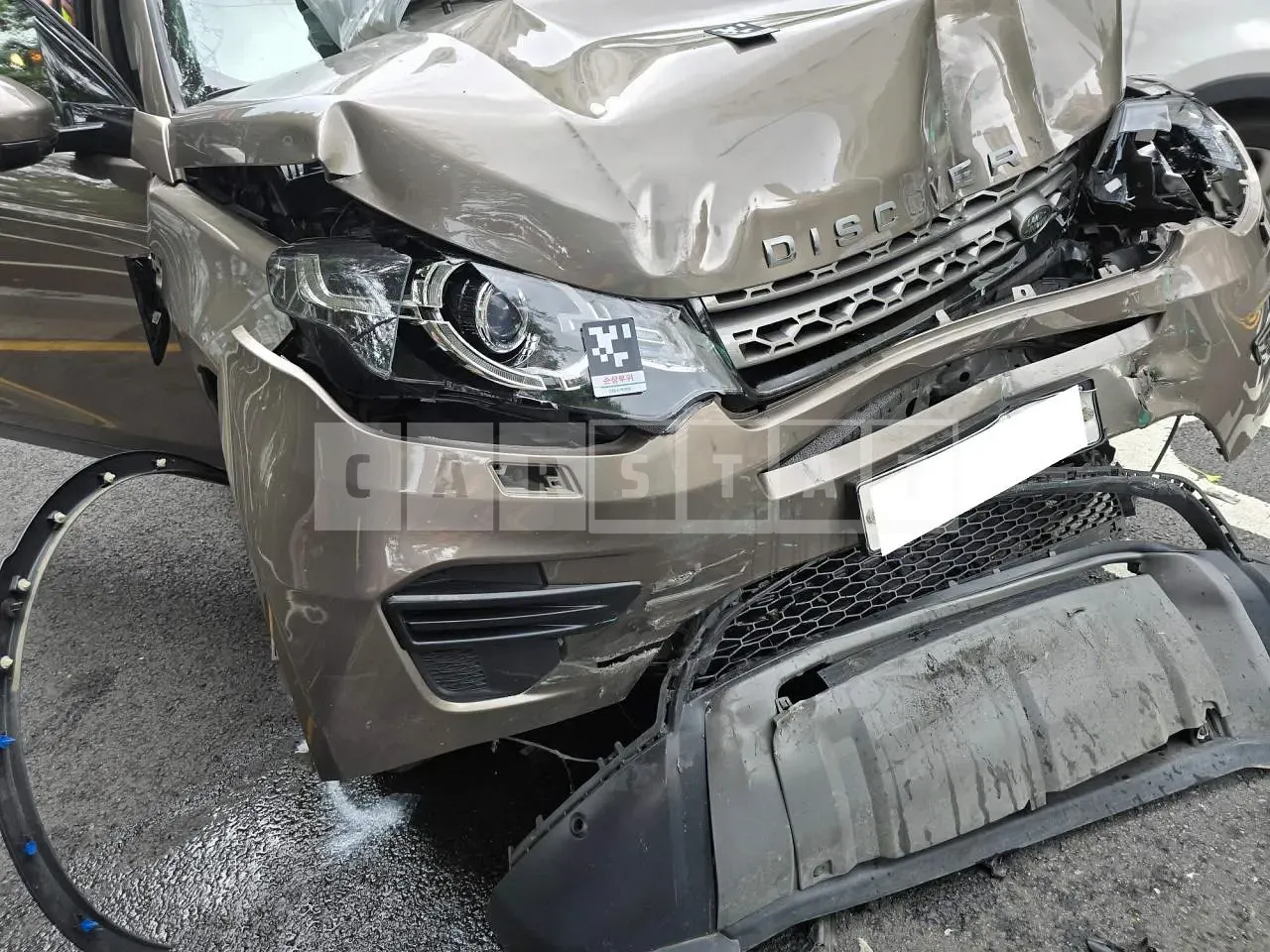 Photo 2 of 19: 2017 Land Rover Discovery Sport 2.0d, VIN SALCA2BN1HH705863 — Korean insurance auction