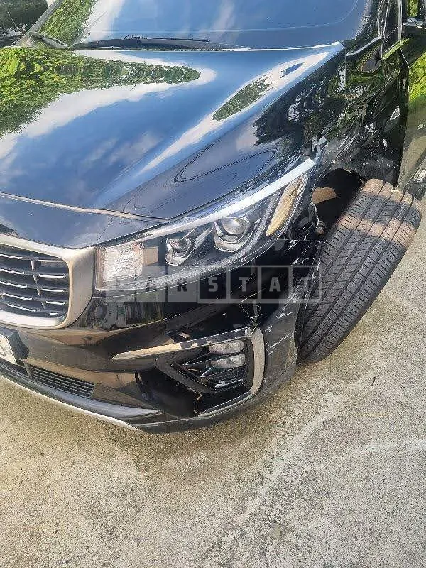 Photo 2 of 12: 2019 Kia Carnival Limousine, VIN KNAME81ABKS584919 — Korean insurance auction