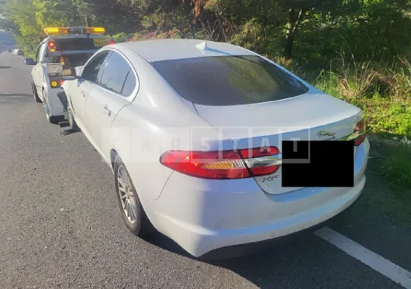 Photo 2 of 3: 2015 Jaguar XF 2.2d, VIN SAJAA05J2FDU44342 — Korean insurance auction