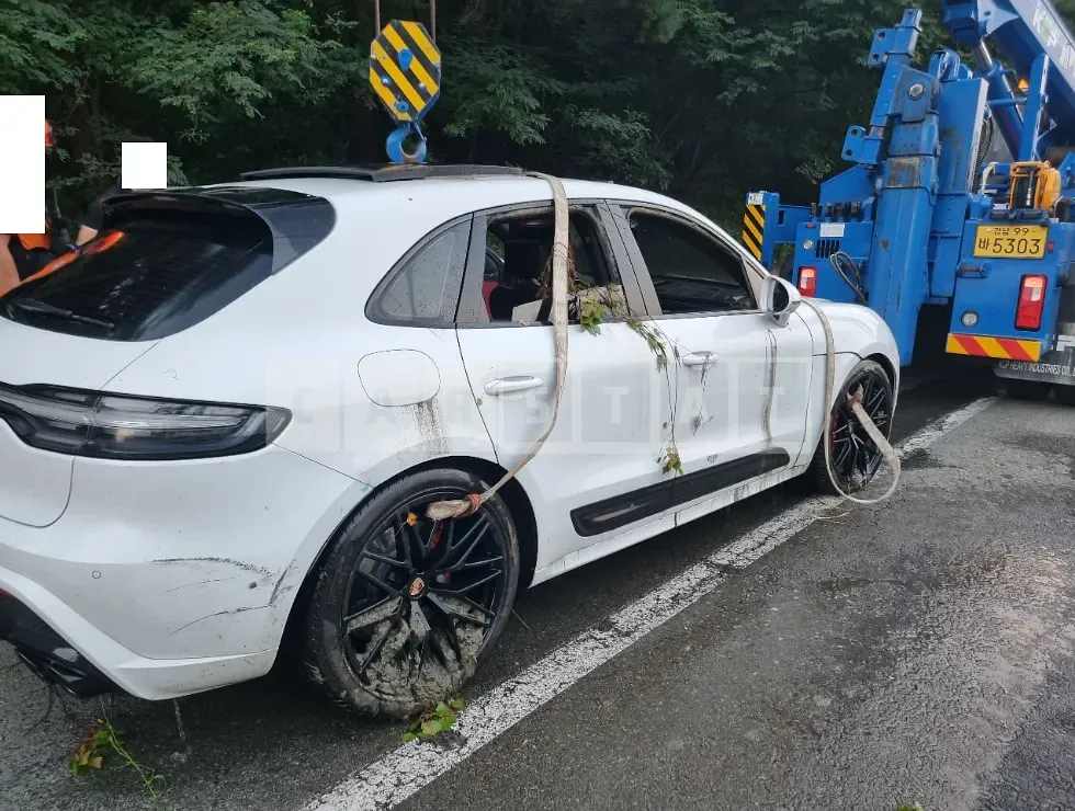 Photo 2 of 50: 2023 Porsche Macan GTS — Korean insurance auction