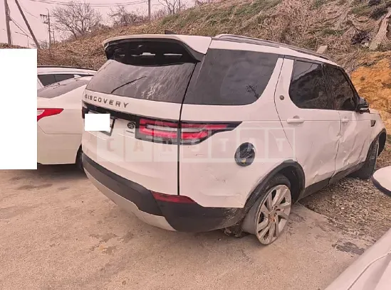 Photo 2 of 22: 2018 Land Rover Discovery TD6, VIN SALRA2BK6JA078298 — Korean insurance auction