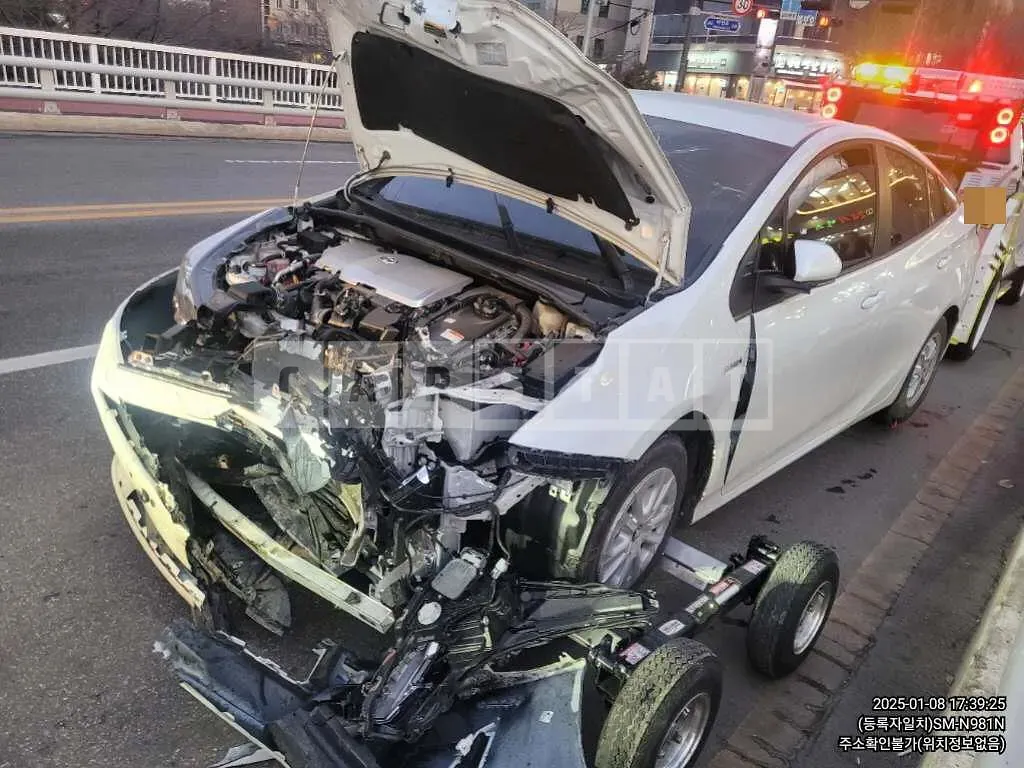 Photo 2 of 6: 2021 Toyota Prius 2WD — Korean insurance auction