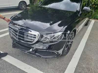 Photo 1 of 19: 2017 Mercedes-Benz E 300 4Matic — Korean insurance auction