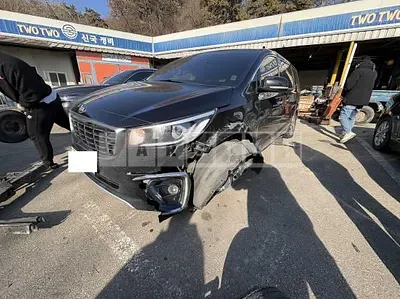Photo 1 of 12: 2019 Kia Carnival — Korean insurance auction