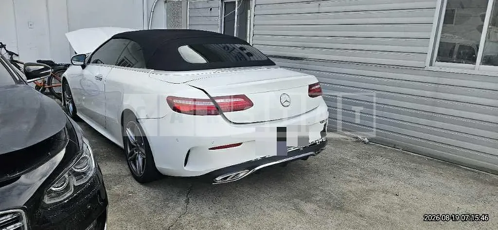 Photo 2 of 23: 2018 Mercedes-Benz E220 d Cabriolet — Korean insurance auction
