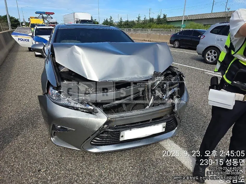Photo 2 of 5: 2016 Lexus ES300h, VIN JTHBW1GG0G2117414 — Korean insurance auction