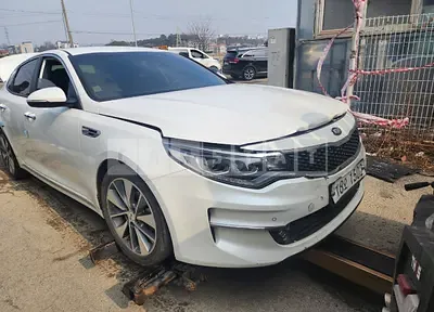 Photo 1 of 8: 2017 Kia K5, VIN KNAGX411BHA138121 — Korean insurance auction
