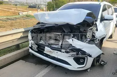 Photo 1 of 8: 2019 Kia Carnival — Korean insurance auction