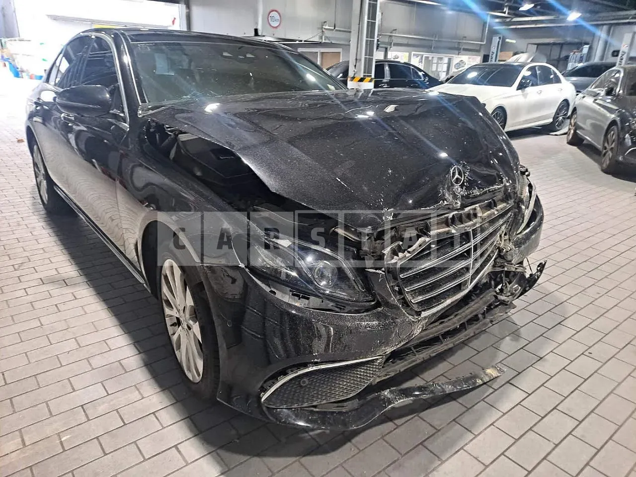 Photo 2 of 33: 2019 Mercedes-Benz E300, VIN WDDZF4KB2KA694852 — Korean insurance auction