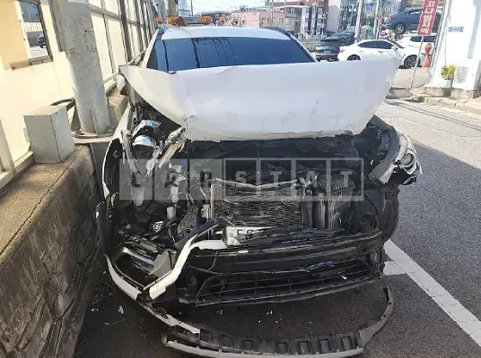 Photo 2 of 16: 2018 Hyundai Santa Fe, VIN KMHSW81UBJU843541 — Korean insurance auction