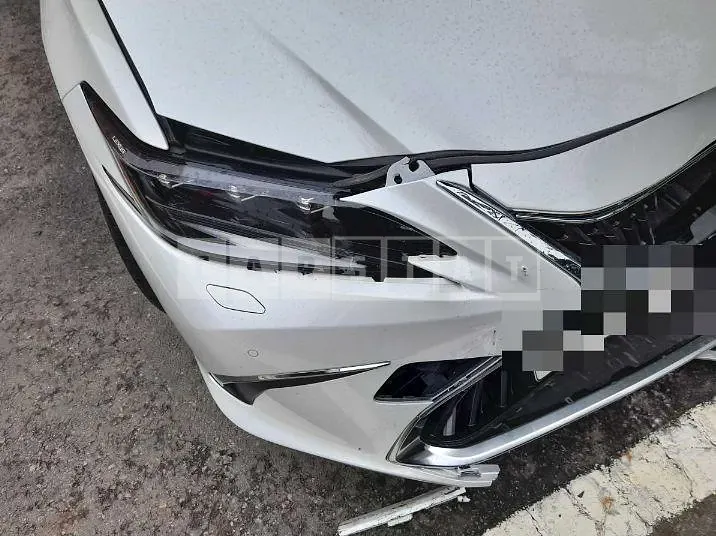Photo 2 of 22: 2023 Lexus ES300h — Korean insurance auction