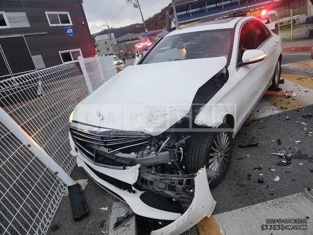 Photo 3 of 3: 2014 Mercedes-Benz C220 Blue Tec, VIN WDDWF0EB8FF103715 — Korean insurance auction