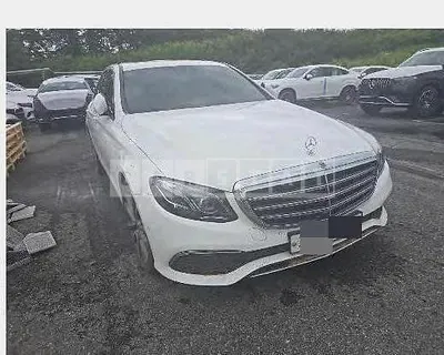 Photo 1 of 28: 2017 Mercedes-Benz E300 — Korean insurance auction
