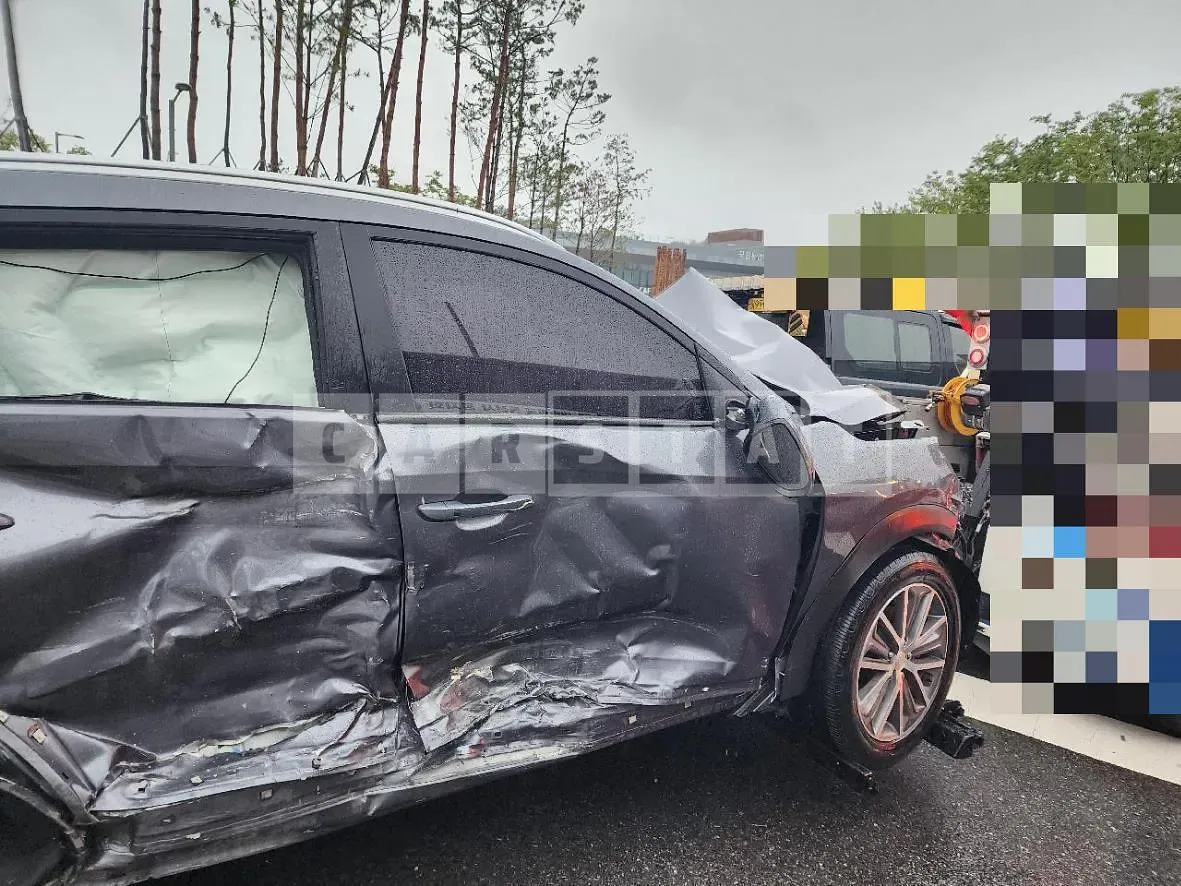 Photo 2 of 8: 2015 Hyundai Tucson TL 1.7, VIN KMHJ3815GGU133092 — Korean insurance auction