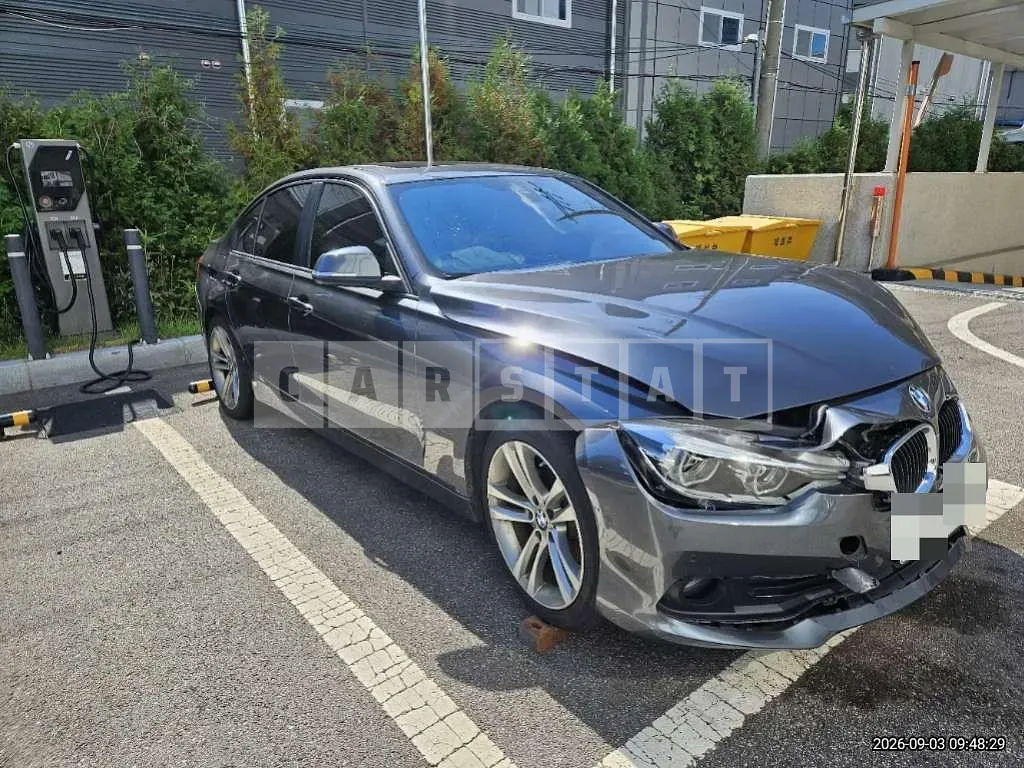 Photo 2 of 13: 2017 BMW 320d — Korean insurance auction