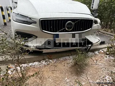 Photo 1 of 57: 2023 Volvo S60B5 — Korean insurance auction
