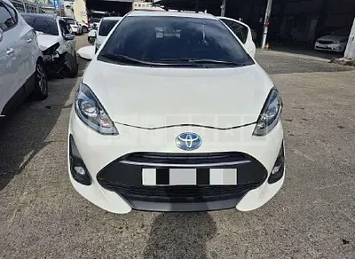 Photo 1 of 26: 2018 Toyota Prius C — Korean insurance auction