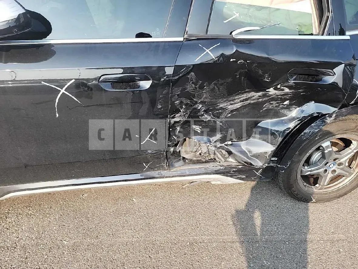Photo 2 of 36: 2023 BMW iX1 xDrive30, VIN WBY61EF09P5W34785 — Korean insurance auction