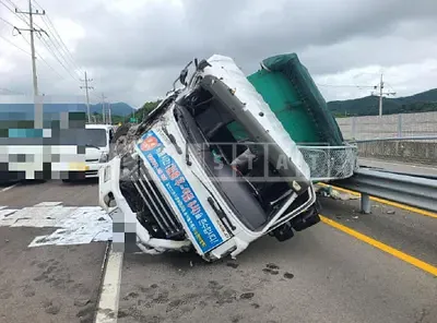 Photo 1 of 7: 2015 Kia Mega Truck 5 Tons — Korean insurance auction