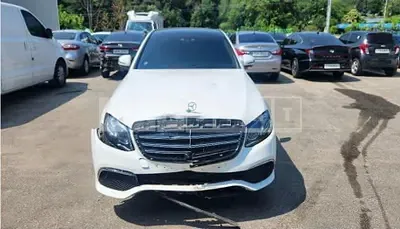 Photo 1 of 11: 2019 Mercedes-Benz E300 — Korean insurance auction