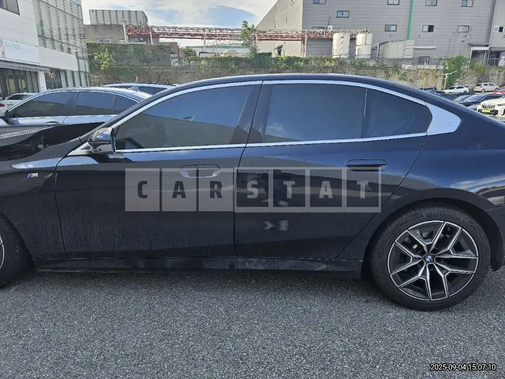 Photo 2 of 16: 2024 BMW 523d — Korean insurance auction