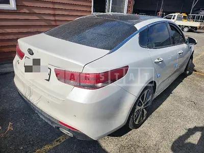 Photo 1 of 17: 2016 Kia K5 2.0, VIN KNAGX411BGA110097 — Korean insurance auction