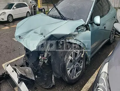 Photo 1 of 32: 2022 Hyundai GV60, VIN KMTKB81AFNU001597 — Korean insurance auction
