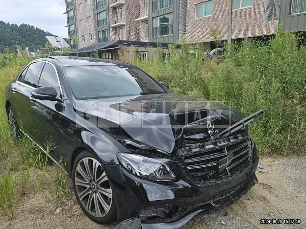 Photo 2 of 22: 2018 Mercedes-Benz E400 4Matic — Korean insurance auction