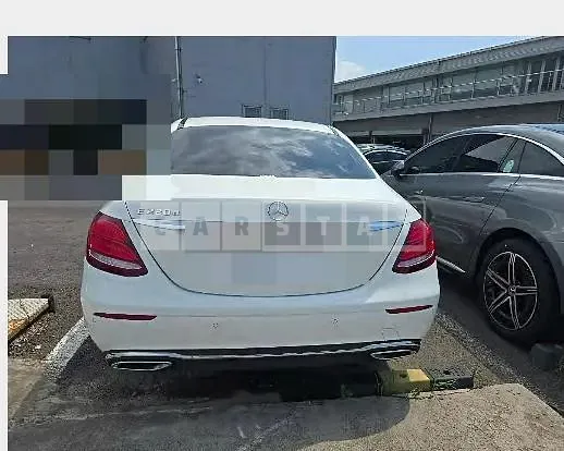 Photo 2 of 20: 2017 Mercedes-Benz E220 d — Korean insurance auction