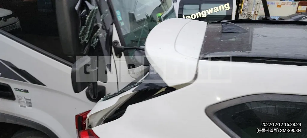 Photo 2 of 6: 2018 Hyundai Tucson, VIN KMHJ3815GJU531683 — Korean insurance auction