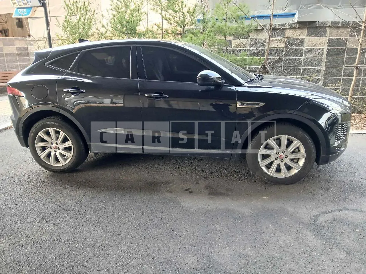 Photo 2 of 12: 2018 Jaguar E-Pace P250, VIN SADFA2BX6J1Z29056 — Korean insurance auction