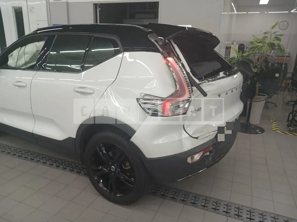 Photo 2 of 8: 2019 Volvo XC40T4 AWD — Korean insurance auction