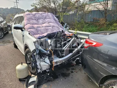 Photo 1 of 44: 2023 Kia Sorento, VIN KNARF81GBPA135859 — Korean insurance auction