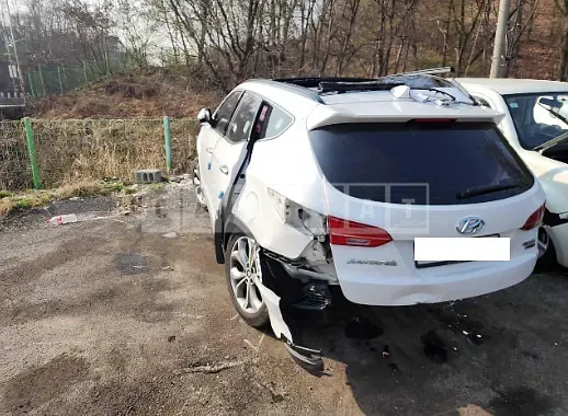 Photo 2 of 4: 2015 Hyundai Santa Fe, VIN KMHSW81XDFU396188 — Korean insurance auction