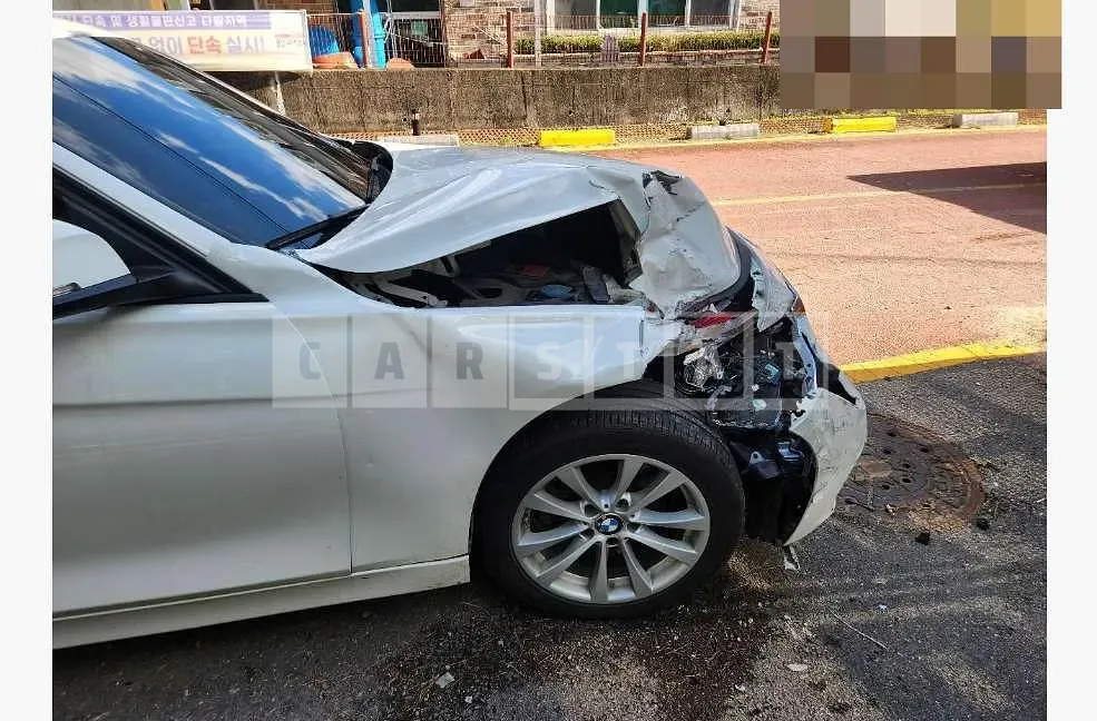 Photo 2 of 22: 2017 BMW 320d — Korean insurance auction