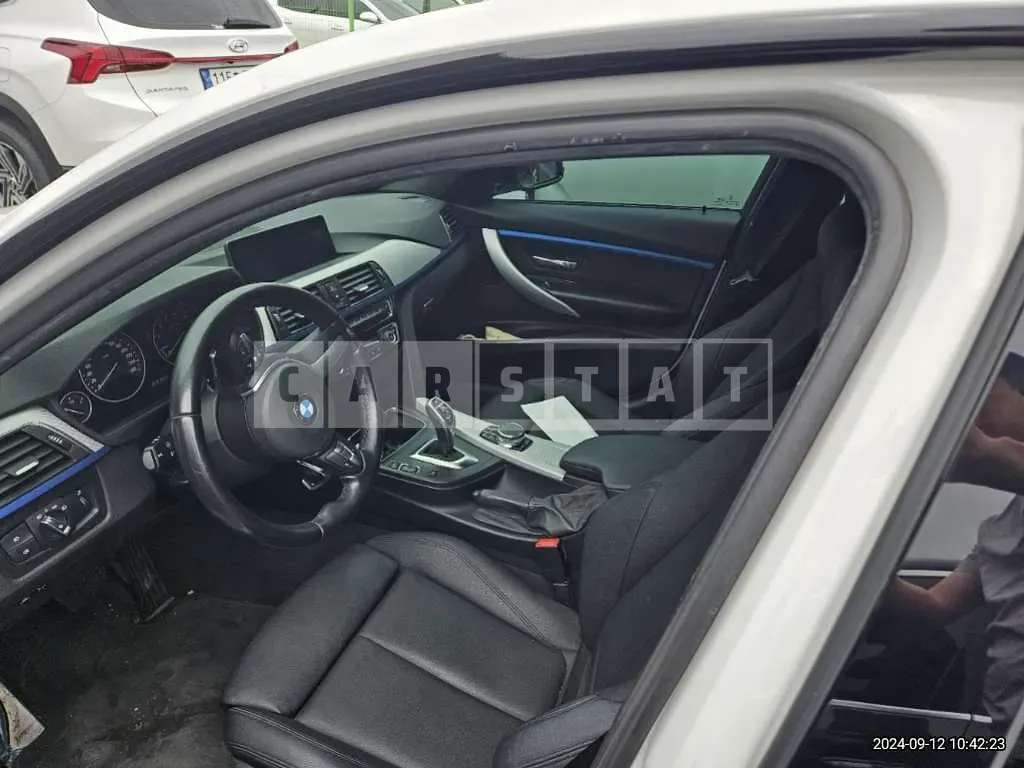 Photo 2 of 17: 2017 BMW 320i — Korean insurance auction